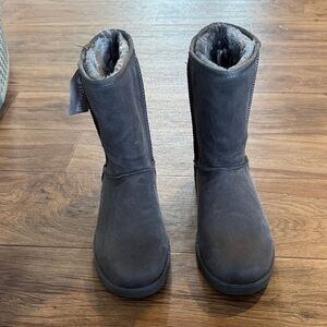 Plush Lined Short Winter Boots in Charcoal Gray